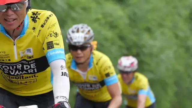 自転車で里山を走る「ツール・ド・妻有」の一場面（動画の表紙画像）